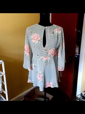 Oversized Show Me Your MuMu Sage Floral Keyhole Tunic with Pink Roses